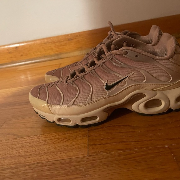 Nike - Picture 2 of 3